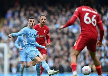 Premier Lig'in zirvesinde Manchester City ile Liverpool yenişemedi