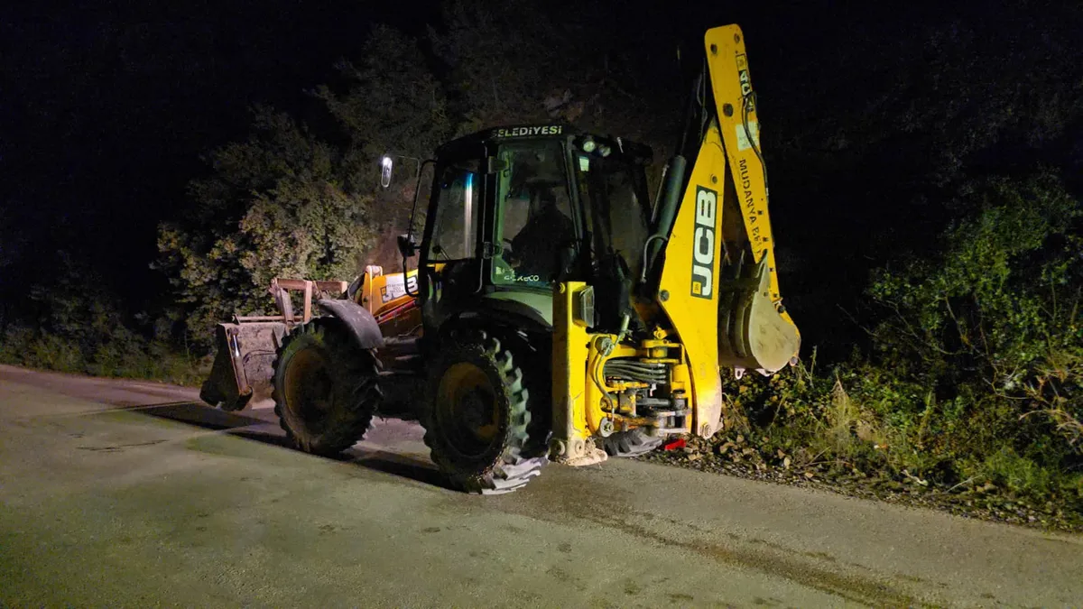Bursa'da heyelan: Mudanya-Kurşunlu yolu trafiğe kapandı
