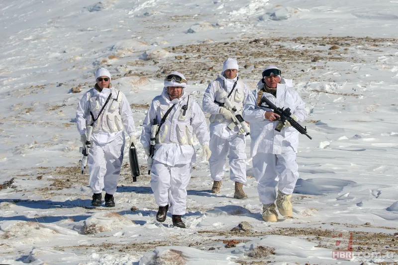 Karla kaplı dağlarda PKK'ya dondurucu darbe 6