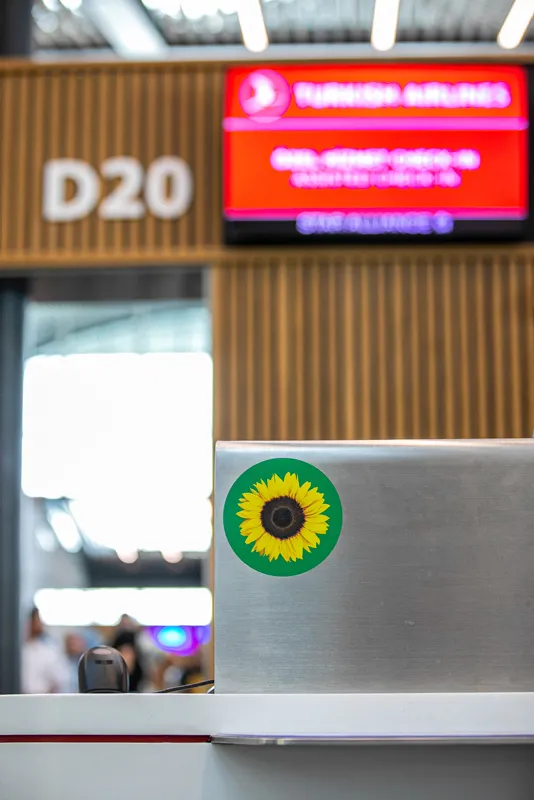 THY engelliler için Ayçiçeği Yaka Kartı uygulamasını başlattı