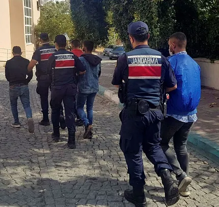 son-dakika-izmirdeki-orman-yanginina-4-tutuklama-1601551816596.jpg İzmir'deki orman yangınına 4 tutuklama - 1