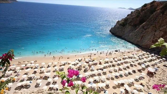 turizmde-9-gun-tatil-bayrami-doluluk-yuzde-90i-asti-1717576610358.jpeg Turizmde "9 gün tatil" bayramı! Doluluk yüzde 90'ı aştı - 4
