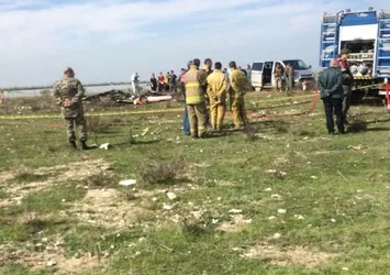 İzmir'de askeri eğitim uçağı düştü