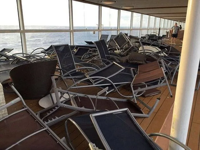 Turistik yolcu gemisinde korku dolu anlar yaşandı