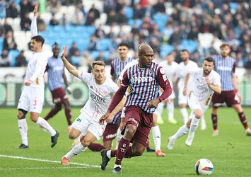 Trabzonspor evinde Antalyaspor'u farklı mağlup etti
