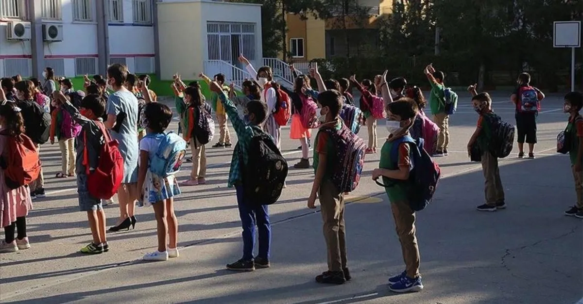 istanbul da okullar kapanacak mi 13 nisan sali gunu okul var mi meb yuz yuze egitim iptal mi oldu