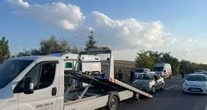 Takla atan otomobil sürücüsü yaralandı