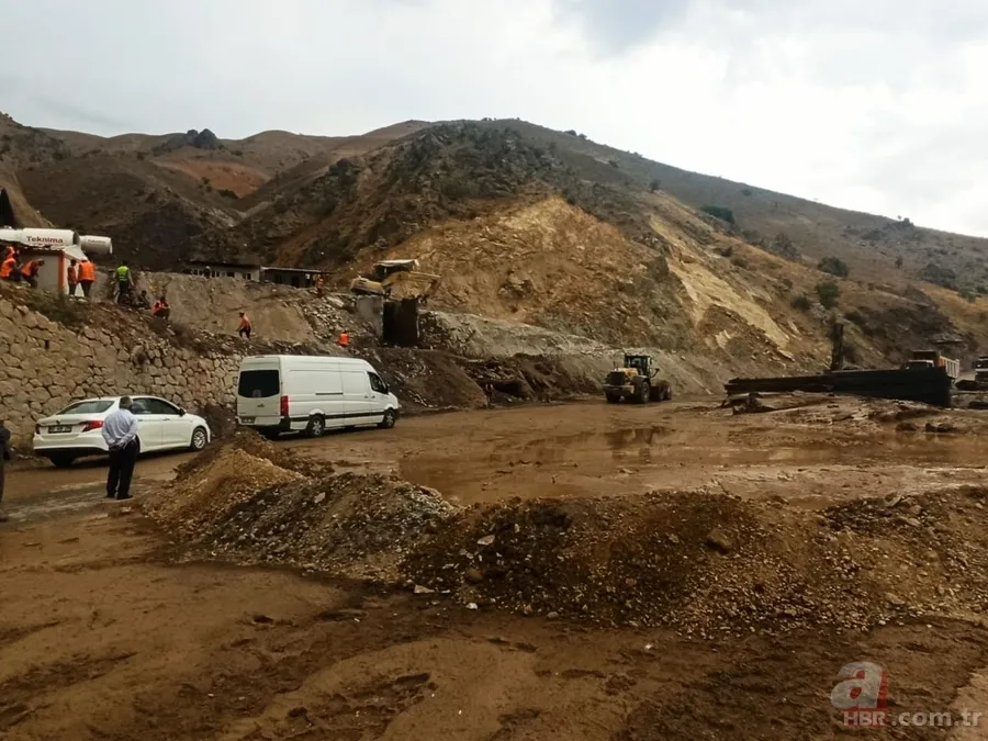 SON DAKİKA: Hakkari-Van kara yolu 3 noktada meydana gelen heyelan nedeniyle kapandı 2