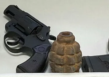 Mersin'de el bombası paniği! İmha edildi