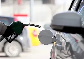 Son dakika: Araç sahipleri dikkat! Benzine indirim geldi! Bu gece yarısından itibaren geçerli olacak