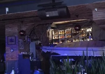 Kadıköy'de restoranda korku dolu anlar! Asma tavan çöktü yaralılar var