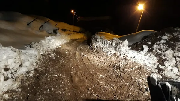 Şırnak’ta kardan kapanan köy yolları ulaşıma açıldı - 1