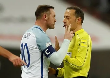 Cüneyt Çakır'ın kararları Rooney'i memnun etmedi