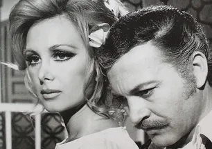 Yeşilçam'dan bir yıldız daha kaydı! Ünlülerden Filiz Akın'a taziye mesajları...