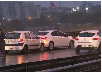 E--5'te zincirleme kaza! 5 araç birbirine girdi