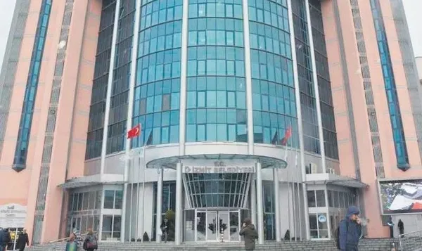 1687585486591.jpeg CHP'li belediyelerden EYT'lilere zulüm! ABB'den sonra İzmit Belediyesi de tazminatları vermedi: İşçiler binayı bastı - 1
