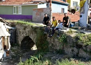 Edirne’de tarihi Taş Köprü’sü kaderine terk edildi! Yapılaşmanın arasında kayboldu