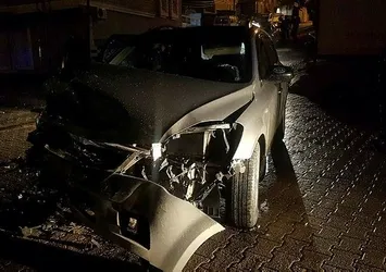 Son dakika: Mülteci taşıyan araç polis ekibine çarptı