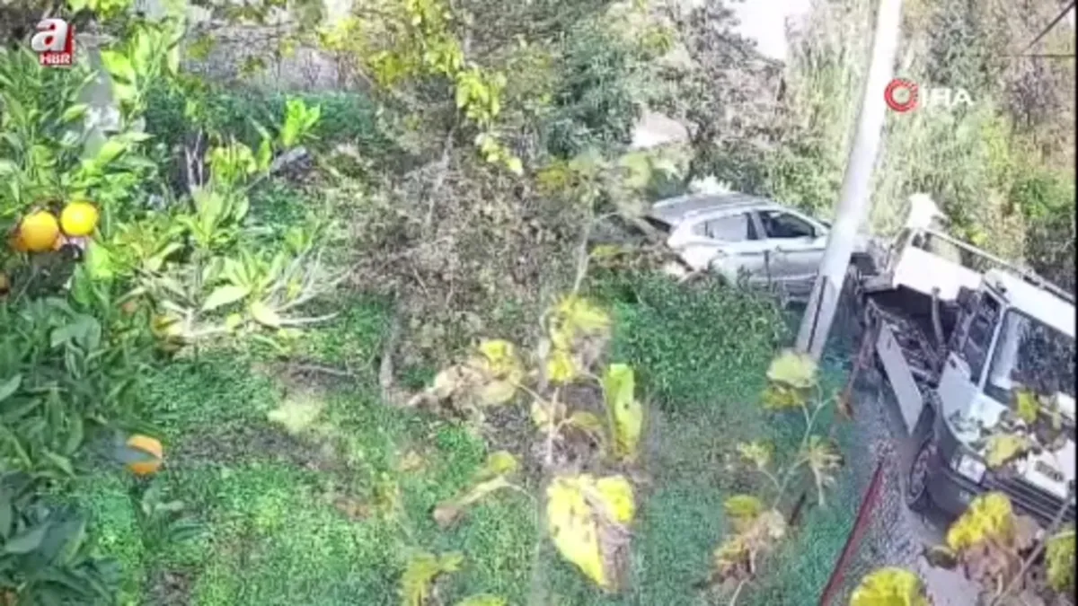 Geri viteste unutulan araç rampadan uçtu