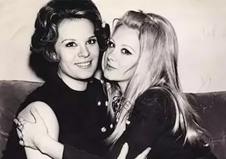 "Dualarım seninle" Hülya Koçyiğit'ten Filiz Akın paylaşımı...