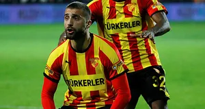 Alpaslan Öztürk taraftarı ikiye böldü