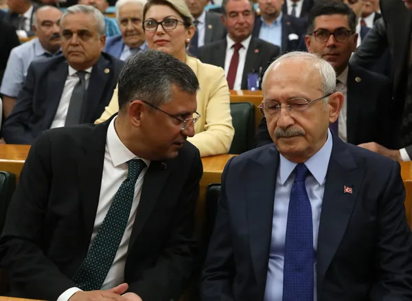 Tavşan koltuğa zıpladı! CHP’de Bay Kemal devri kapandı! Büyük hesaplaşmayı Özgür Özel kazandı