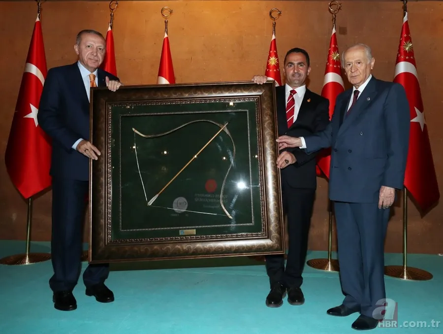 Başkan Erdoğan, Ahlat'taki etkinliklere katılan sanatçı ve gençlerle yemekte bir araya geldi 1