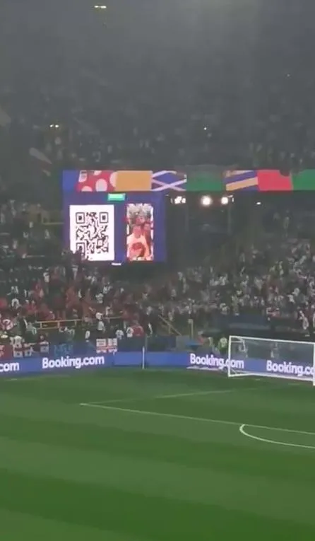 euro-2024te-turkiye-gurcistan-maci-oncesi-gerilim-taraftarlar-birbirine-girdi-1718723176448.jpeg EURO 2024’te Türkiye - Gürcistan maçı öncesi gerilim! Taraftarlar birbirine girdi - 3