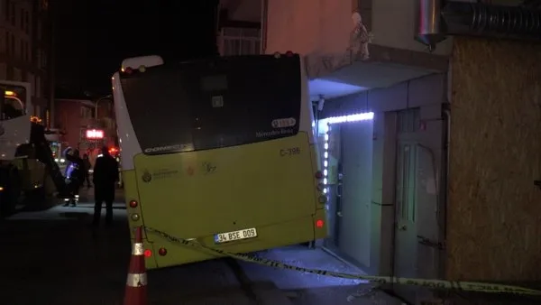 İstanbul'da sıradanlaşan görüntüler! Boş otobüs arazı yaptı - 6
