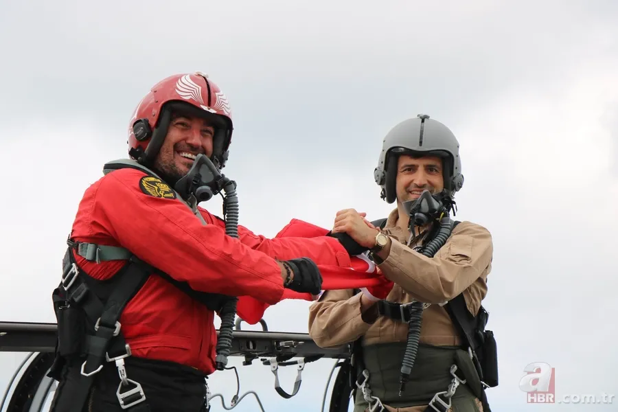 HÜRKUŞ ile Akıncı kol uçuşu yaptı! Selçuk Bayraktar'dan havacılık tarihinde bir ilk 10