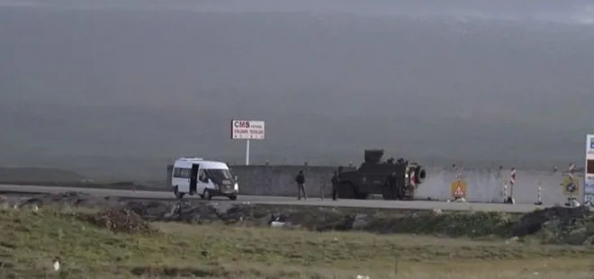 PKK’lılar yol kesip araç yaktı