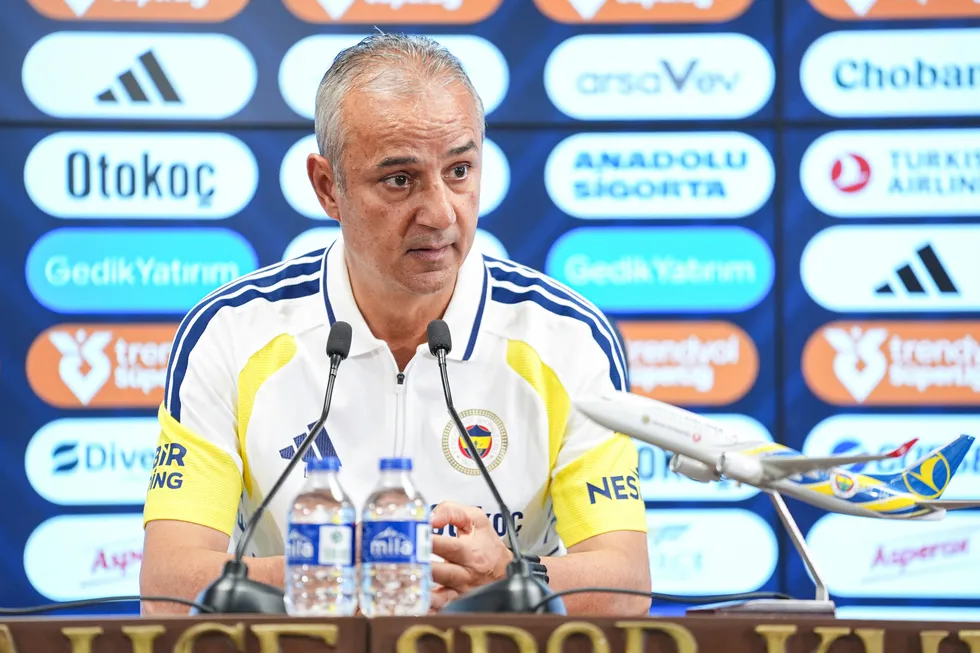 kadikoyde-derbi-soku-ismail-kartal-taraftardan-ozur-diledi-1788645070408.jpg Kadıköy'de derbi şoku: İsmail Kartal taraftardan özür diledi - 3