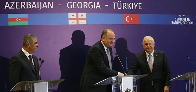 Türkiye-Gürcistan-Azerbaycan arasında imzalar atıldı
