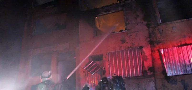 Son dakika: İstanbul Şişli'de metruk bina yandı! Otelde kalanlar sokağa döküldü