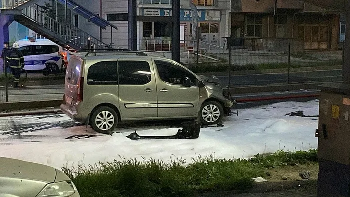 1714192353171.jpeg Benzin yüklü tanker kaza yaptı alarm verildi! D-130 trafiğe kapatıldı bölgedeki evler tahliye edildi - 3