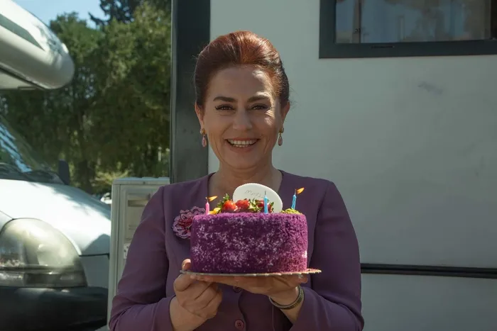 Bir Zamanlar Çukurova’nın Sevda’sı Nazan Kesal yeni yaşını sette kutladı