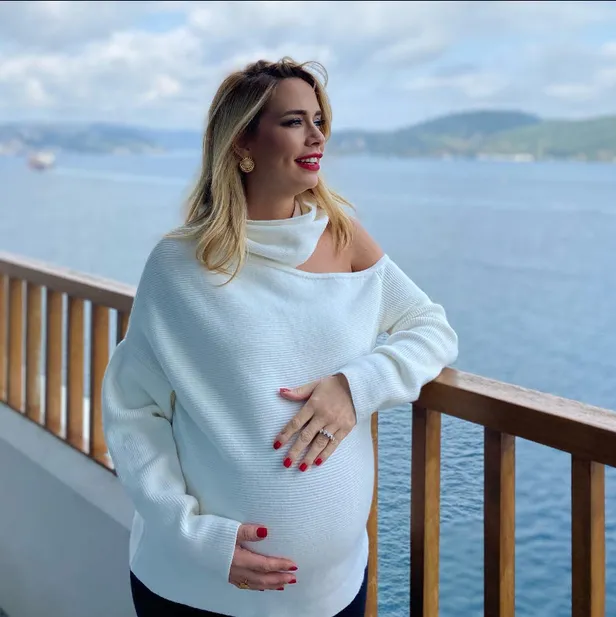 Nur Tuğba Namlı Neler Oluyor Hayatta’dan ayrıldı mı, neden yok? Hilal Özdemir Babacan kimdir?