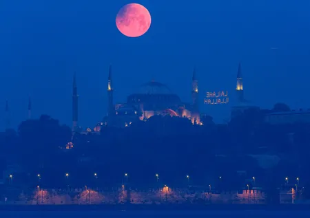 Kanlı Ay Tutulması'nda göçmen nöbeti! Teksas Ordusu Ulusal Muhafızları silahla göçmen bekledi