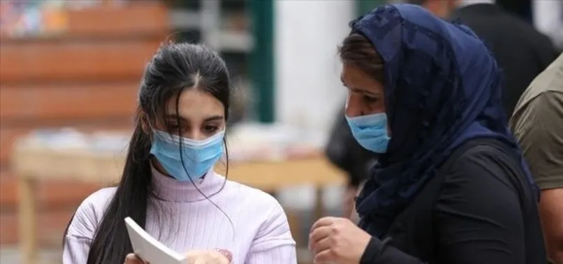 Kadınlar dikkat! Uzman isimden çok çarpıcı makyaj malzemesi uyarısı: Koronavirüsü 4-5 saatte bulaştırabilir