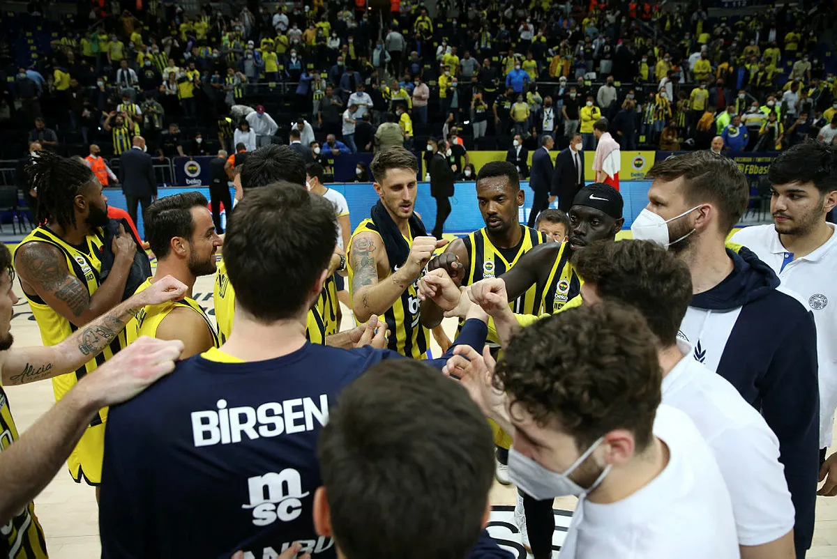 Fenerbahçe Avrupa'da galibiyetle başladı! Fenerbahçe Beko 61-57 Kızılyıldız (MAÇ SONUCU)