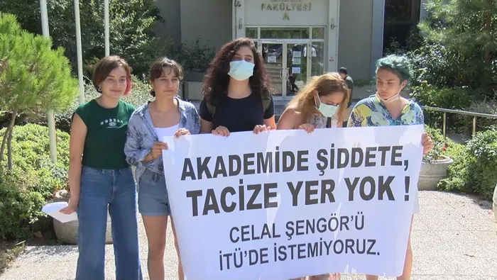Öğrencisinin kalçasına tokat attığını anlatan Celal Şengör'den pişkin savunma! İTÜ'de protesto: Akademide tacize yer yok - 1