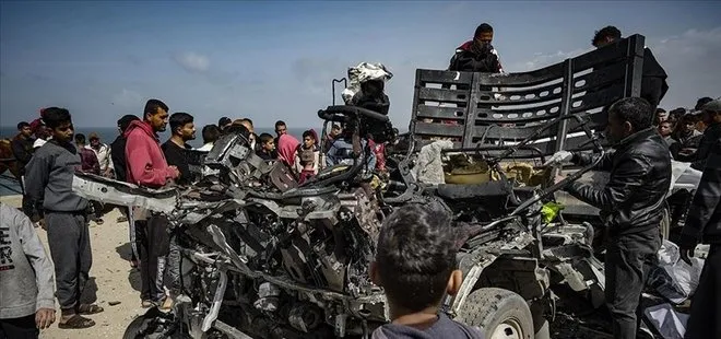 Yardım bekleyeyen Filistinlileri dağıtmak için havaya ateş açtılar