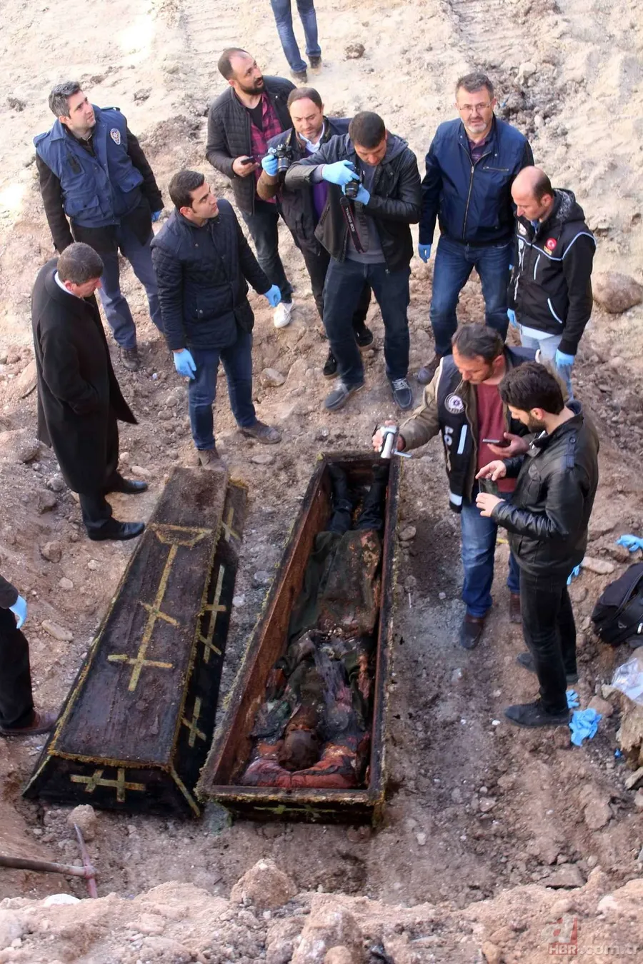 Rus komutana ait mezarın sırrı ortaya çıktı 25