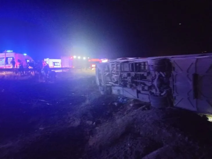 Van’da kahreden olay! Göçmenleri taşıyan otobüs şarampole devrildi! Çok sayıda ölü var