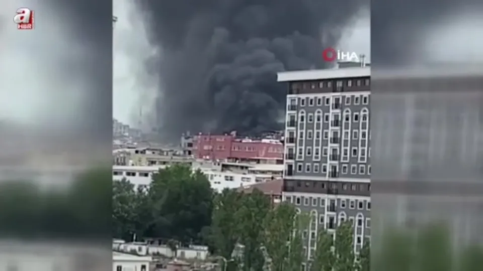 Zeytinburnu’nda hurdalık alanda yangın