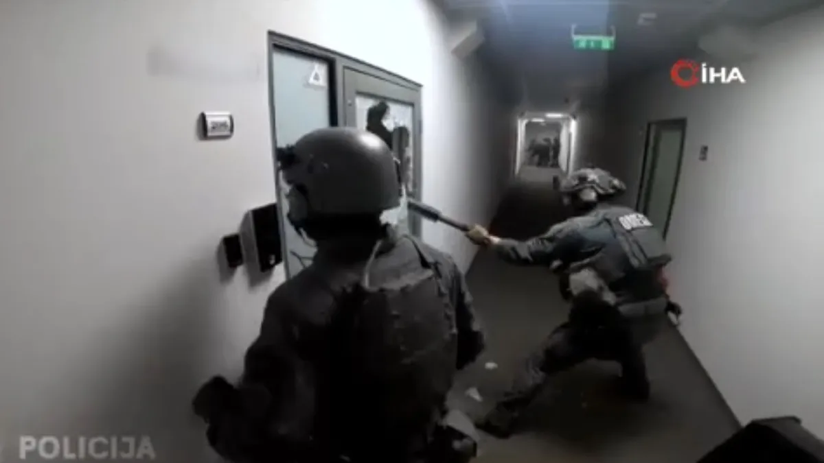 Avrupa'da binlerce kişiyi dolandıran SIMCARTEL'e operasyon: 40 bin sim kart ele geçirildi