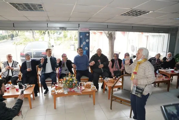 murat-kurumdan-huzurevi-ziyareti-buyuklerimiz-kiymetlilerimiz-1705850168907.jpg Murat Kurum anlamlı huzurevi ziyaretinde yaşlılara müjdeyi verdi: İstanbul'un iki yakasına... - 4