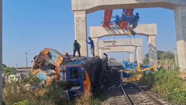 taylandda-vinc-faciasi-hareket-eden-trenin-uzerine-devrildi-1768367550865.jpg Tayland (Thaiger aracılığıyla)