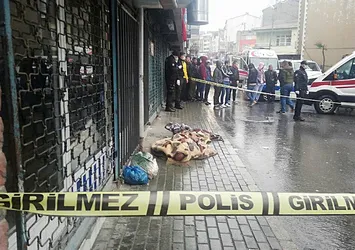 Sokak ortasında bir anda yere yığılan adam öldü