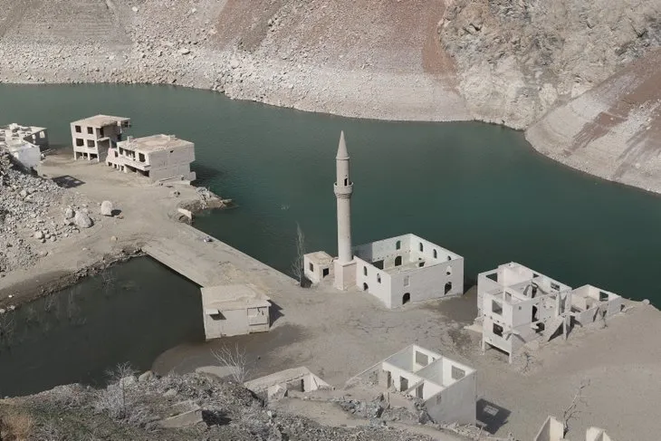 Artvin'de baraj suları çekilince tarihi köy yeniden ortaya çıktı
